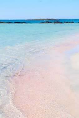 Elafonisi sahilinin mavi ve pembe renkleri, Girit Yunanistan, tonlanmış