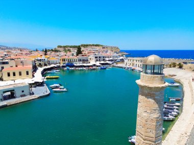Rethymno 'nun liman ve deniz feneri, Girit, Yunanistan, retro ton