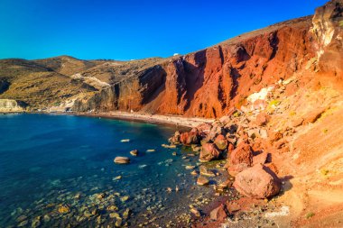 Oia 'nın kızıl plajı, Santorini Yunanistan yazın