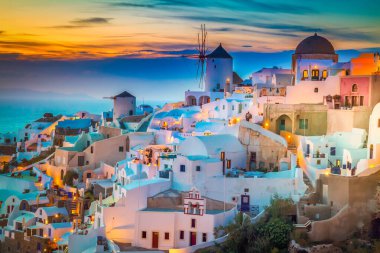 Işıklar gece, santorini, Yunanistan, oia Köyü.