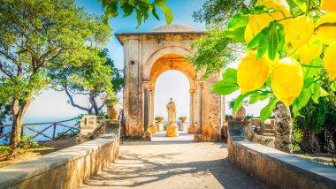 Yazın Ravello Köyü 'nün güzel detayları, İtalya' nın Amalfi Sahili,