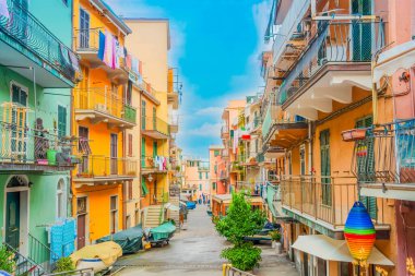 Manarola, Cinque Terre, İtalya 'nın pitoresk şehir caddesi