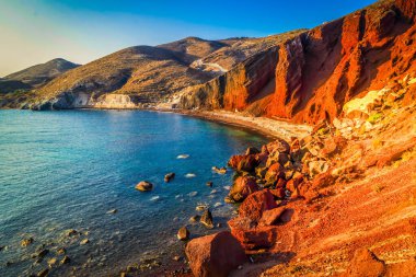 Oia 'nın kırmızı plajı, Santorini Yunanistan, web pankartı biçimi
