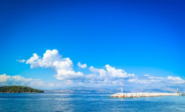 Eski şehir Kerkyra 'nın çevresindeki deniz manzarası, Korfu Yunanistan