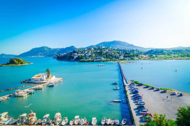 İniş uçağı Korfu Yunanistan ile Kassiopi kıyı hattı