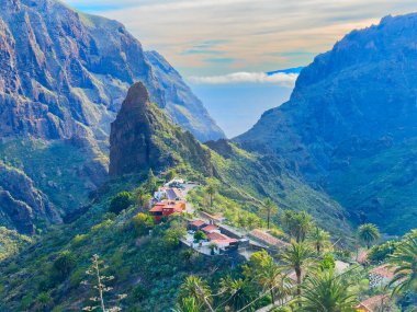 Teno dağlarının vahşi doğası ve ünlü Masca köyü, Tenerife, İspanya