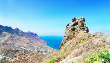 Taganana Köyü, Tenerife Adası, Canarias İspanya çevresinde kayalıklarla Anaga dağlar