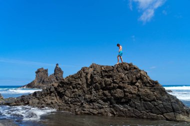 Taganana Köyü, Tenerife Adası, Canarias İspanya çevresinde kayalıklarla Anaga dağlar