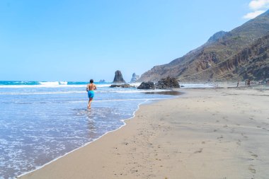 Taganana Köyü, Tenerife Adası, Canarias İspanya çevresinde kayalıklarla Anaga dağlar