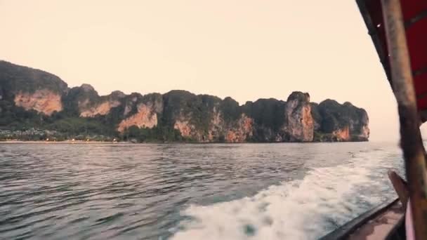 Cruise Hosszú Farokcsónak Mozgó Gyors Sebességgel Tekintettel Trópusi Szigetekre Koh — Stock videók