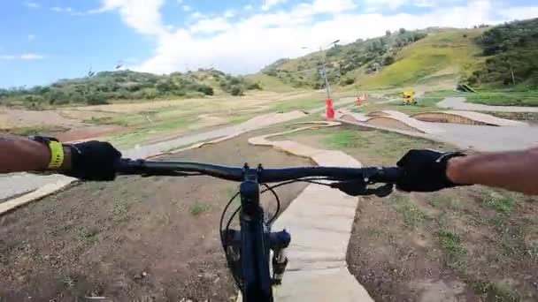 Mtb Fiets Rijden Enduro Mountain Track Trail Park Mountainbiken Bergafwaarts — Stockvideo