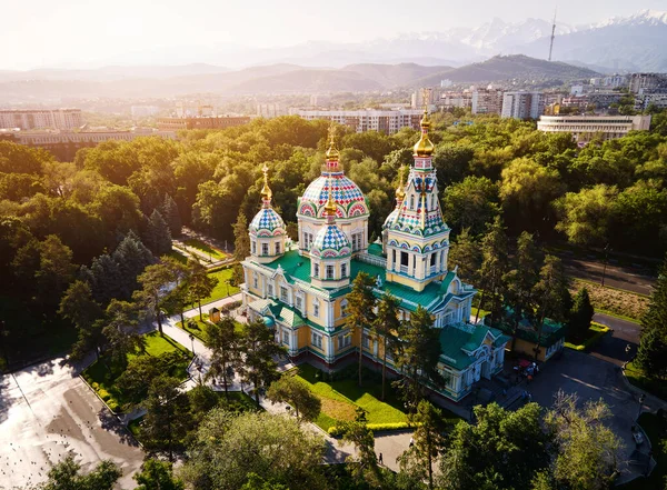 Panorama Aéreo Del Dron Catedral Ascensión Iglesia Ortodoxa Rusa Montañas — Foto de Stock