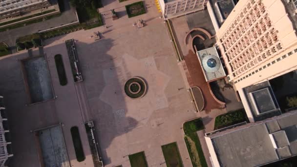 Widok Drona Lotu Ptaka Kazachstanu Narodowy Uniwersytecki Plac Oświatowy Wzorem — Wideo stockowe