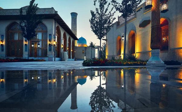 Samarcanda Ciudad Eterna Boqiy Shahar Registan Plaza Pública Con Mezquita —  Fotos de Stock