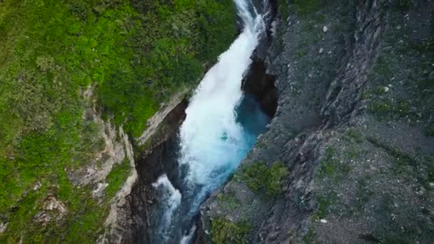 Vue Aérienne Par Drone Cascade Tekes Dans Les Montagnes Vertes — Video