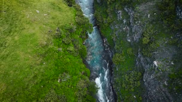 Drone Aérea Tiro Cachoeira Tekes Verde Tien Shan Mountains Iat — Vídeo de Stock