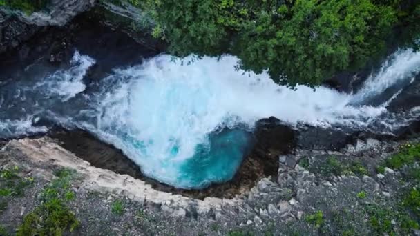 Letecký Dron Záběr Tekes Vodopádu Zeleném Tien Shan Mountains Iat — Stock video