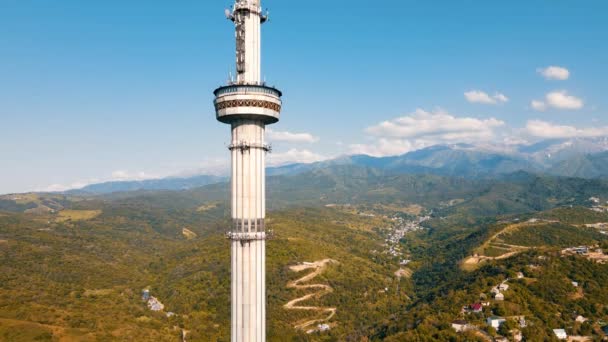 Flydrone Avslører Skudd Symbol Almaty City High Tårn Park Koktobe – stockvideo