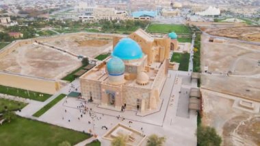 Güney Kazakistan 'daki Türkistan antik binasındaki Khoja Ahmed Yasavi anıtı hava aracı görüntüsü