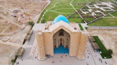 Güney Kazakistan 'daki Türkistan antik binasındaki Khoja Ahmed Yasavi anıtı hava aracı görüntüsü