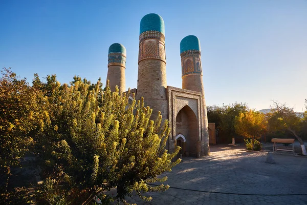 Vieille Madrasah Mineure Avec Quatre Tours Centre Ville Boukhara Ouzbékistan — Photo