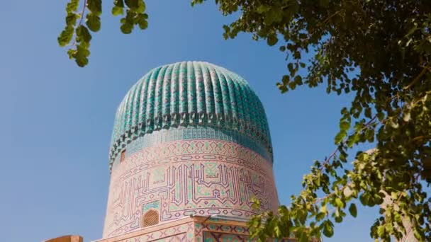 Vacker Antik Kupol Gur Emir Mausoleum Mot Blå Himmel Samarkand — Stockvideo