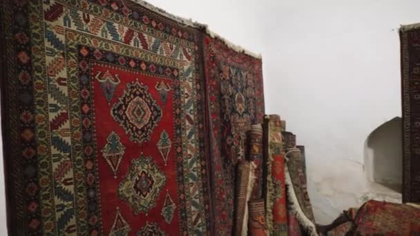 Obchod Koberci Prodávající Orientální Koberce Řemeslné Dílně Starém Městě Khiva — Stock video