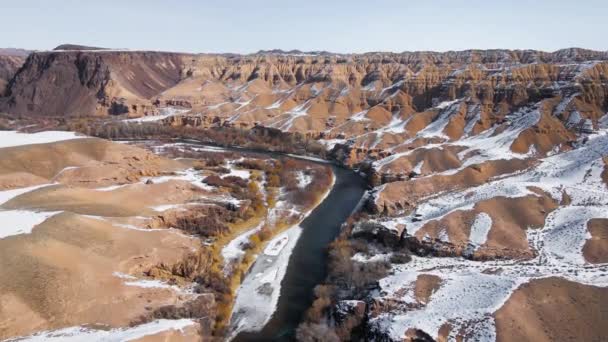 Widok Powietrza Rzekę Charyn Kanion Śniegiem Okresie Zimowym Wschodnim Kazachstanie — Wideo stockowe