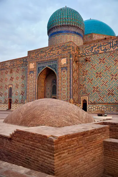 Extérieur Mausolée Khoja Ahmed Yasavi Dans Ville Turkestan Ancien Bâtiment — Photo