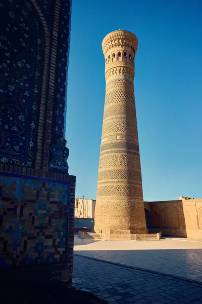 Vue Place Culture Mosquée Minaret Kalyan Masjid Madrasah Coucher Soleil — Photo