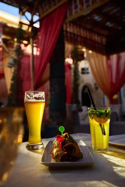 Σπιτικό Μοχίτο Λεμονάδα Και Ορεκτικό Στο Εστιατόριο Samarkand Στο Ουζμπεκιστάν Φωτογραφία Αρχείου