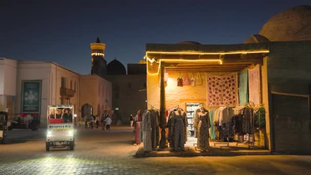 Bukhara Uzbekistan September 2023 Pasar Malam Seorang Turis Pusat Sejarah — Stok Video
