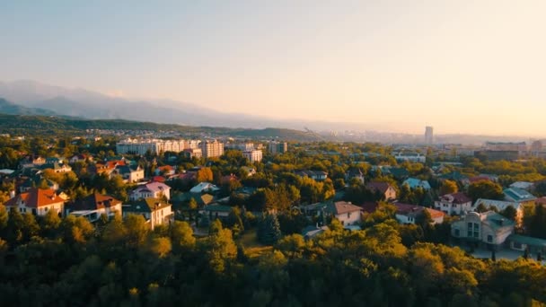 Letecký Dron Pohled Panorama Domů Velkých Budov Mrakodrap Při Západu — Stock video