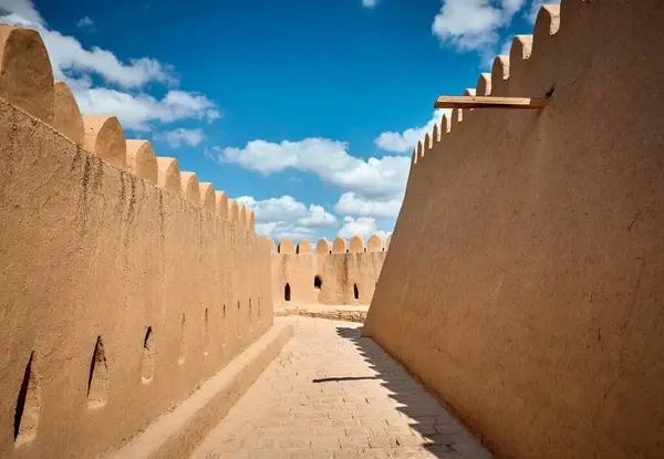 Старі Міські Стіни Стародавнього Міста Хіви Блакитне Небо Узбекистані Стокове Зображення