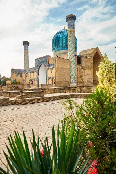 stock image Gur Emir mausoleum exterior with dome and towers of the Asian famous historical ruler Amir Timur in center of Samarkand, Uzbekistan