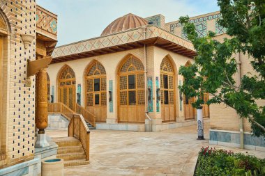 Özbekistan 'da Semerkant Şehri Boqiy Shahar Registan kompleksindeki dar ortaçağ sokak ve galeri binası.