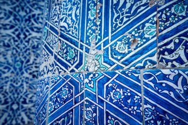 Asya 'nın ünlü tarihi yeri olan Özbekistan' ın eski Khiva 'nın dışındaki antik saray mozaiğine yakın dur.