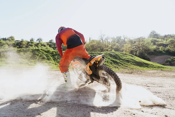 Hombre Montando Moto Pista Motocross Extremo Adrenalina Motocross Rider Acción — Foto de Stock