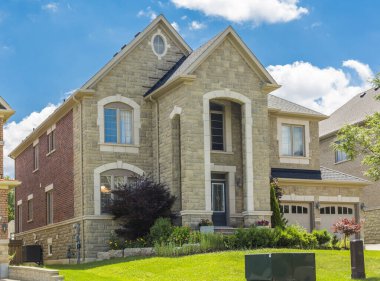 Toronto, Kanada banliyölerinde lüks ev.