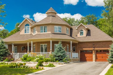 Toronto, Kanada banliyölerinde lüks ev.