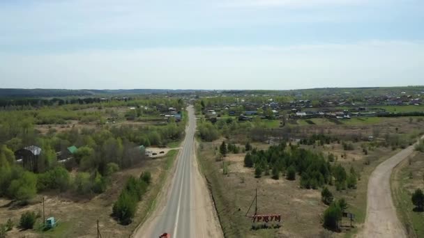 Yazın Şehir Girişindeki Urzhum Otoyolunun Dron Manzarası Kirov Redion — Stok video
