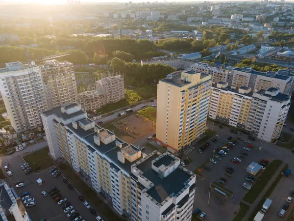 Sus Vederea Drone Clădirilor Apartamente Aflate Creștere Apropierea Parcării Multe Fotografie de stoc
