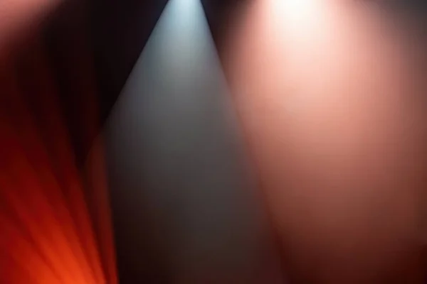 聚光灯投影仪 发光背景下舞台红光与白光的文摘背景 — 图库照片