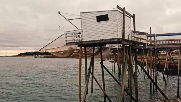 Praia Rochosa Costa Mar Saint Palais França Com Cabana Pesca — Vídeo de Stock