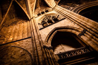 İçerideki Bordeaux Katedrali, Roma Katolik Aziz Andrew Kilisesi. Meşhur Bordeaux turist imzalı bina.