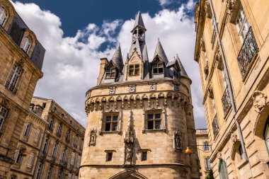 Bordeaux Porte Caihau şehrinin eski kapısı. Bordeaux, Fransa 'nın merkezindeki güzel manzara binası..