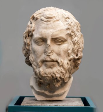 Berlin, Almanya - 18 Eylül 2019 Berlin Müzesi 'ndeki tanınmamış ünlü kişinin heykel büstü. Almanya 'daki sanat sergisinde heykel başı