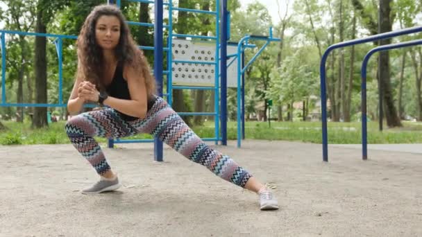 Pretty Girl Doing Stretching Side Squats Outdoors Young Woman Exercising — Wideo stockowe