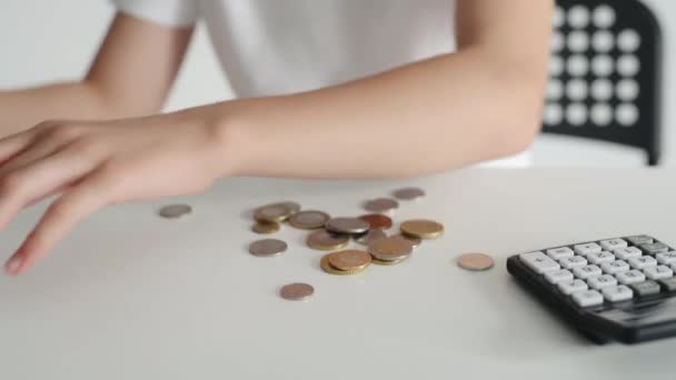Child Hands Take Out Coins Wallet Table Going Counting Calculator — Vídeo de stock