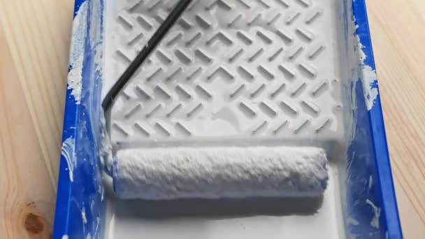 Flooring Roller Container White Liquid Paint Floor Renovation Design Rolling — Vídeos de Stock